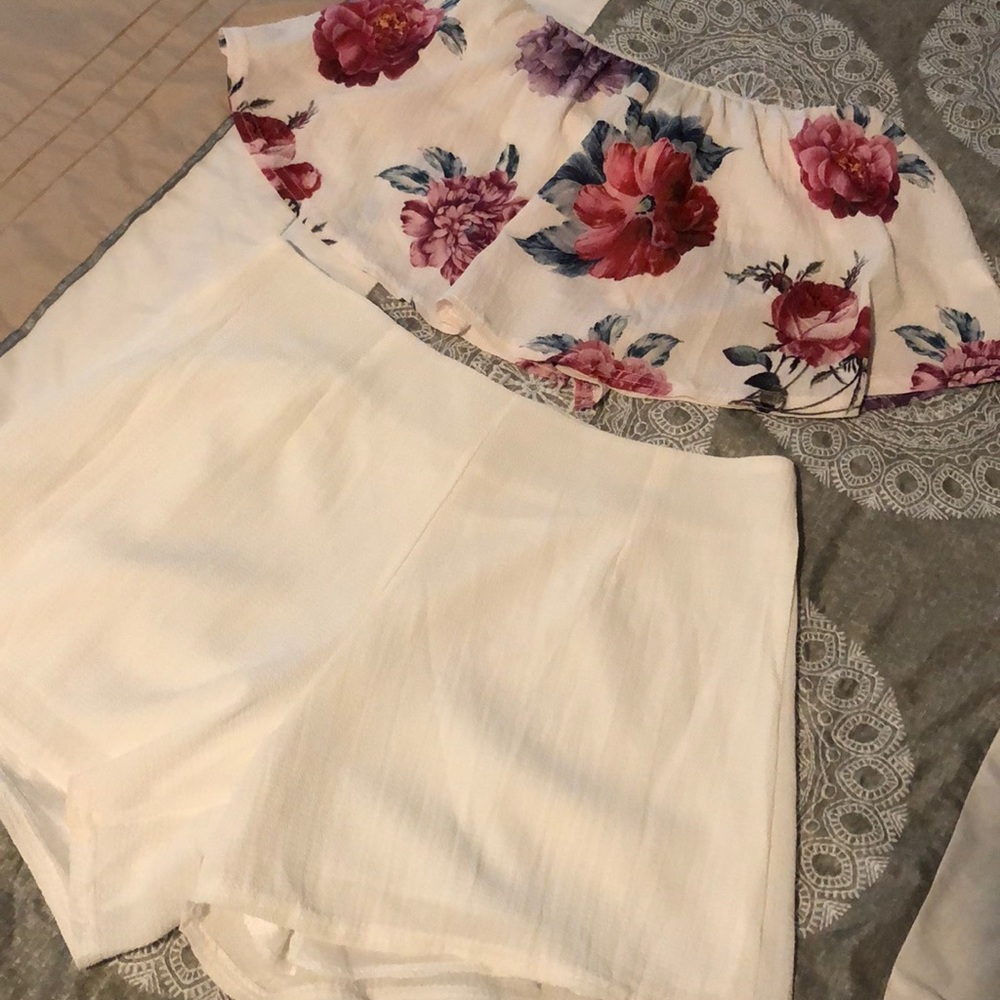 2 piece set, Strapless top  & high waisted shorts